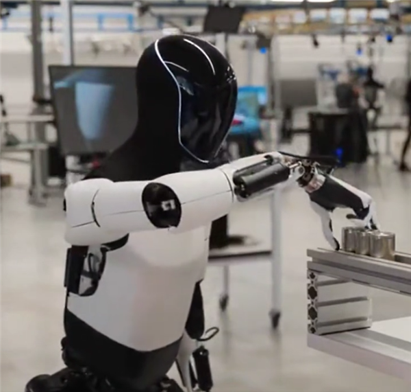 回應輝達黃仁勳 馬斯克：未來人形機器人普及將是汽車10倍